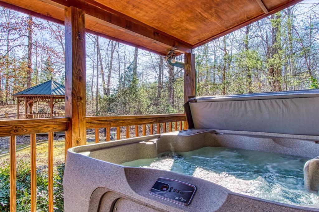 Sweet Seclusion, Hot Tub, Air Hockey, Wifi, 1089 Free Tickets Each Paid Day, Dollywood And More 세비어빌 외부 사진